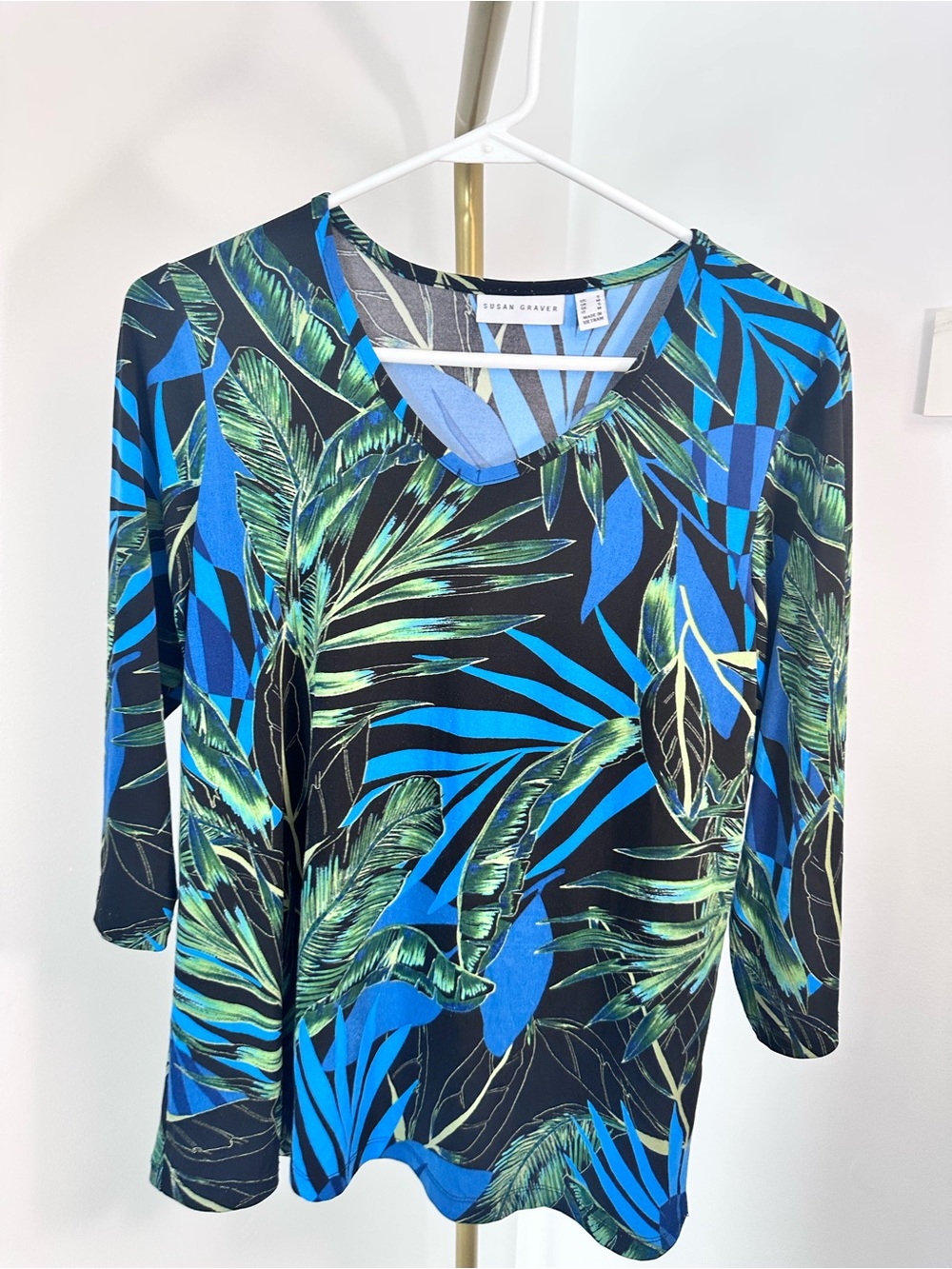 Susan Graver Blue & Green Tropical Print V-Neck Top
